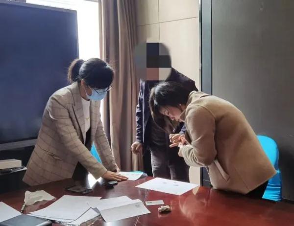 指纹鉴定立功!十几年前按下的手印,如今发现了蹊跷…… 指纹鉴定立功!十几年前按下的手印,如今发现了蹊跷……