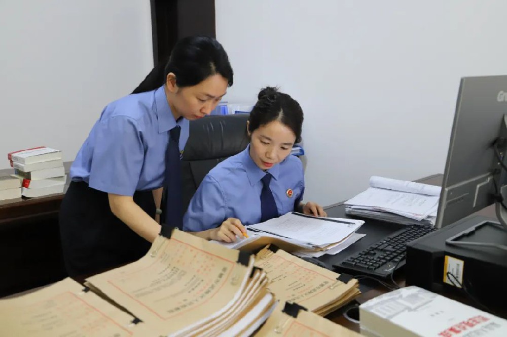 离开公司10年,他却被判承担连带清偿责任…… 离开公司10年,他却被判承担连带清偿责任……